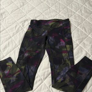 Lululemon / Camouflage Leggings / Size: 4